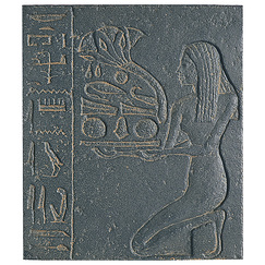 Fragment de la st&egrave;le de D&eacute;dia : la femme