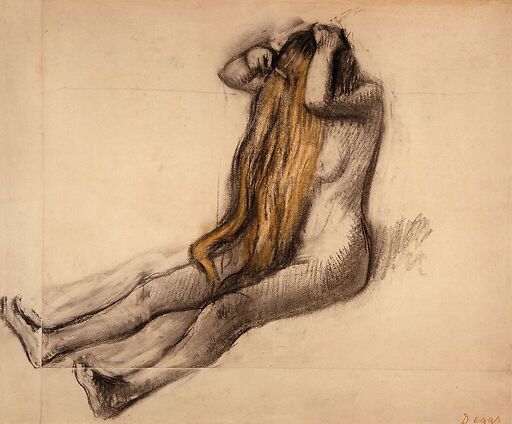 Femme assise par terre, se peignant