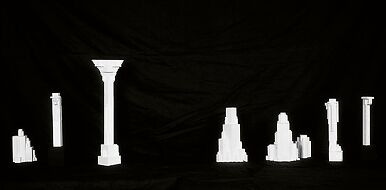 Thèmes pour des monuments architecturaux dans des parcs et sur des places