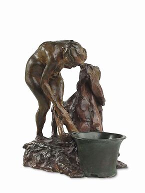 Femme se lavant la jambe gauche