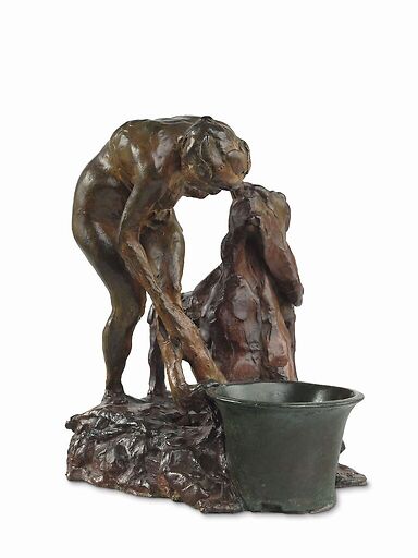 Femme se lavant la jambe gauche