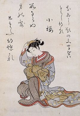 Jeune femme se fixant un peigne dans les cheveux