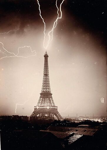 The Eiffel Tower struck by lightning II/II