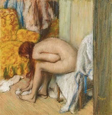Femme à sa toilette s’essuyant le pied gauche (détail)
