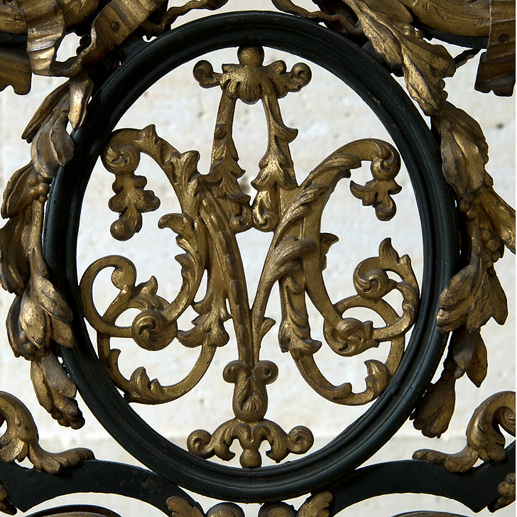 Collier Médaillon Marie-Antoinette - Les Néréides Paris