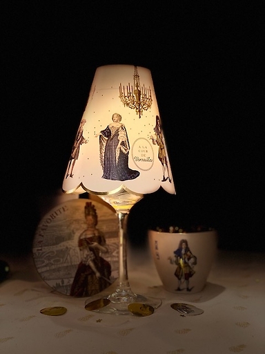 2 Abat-jour de papier pour verres à pied "A la Cour de Versailles"