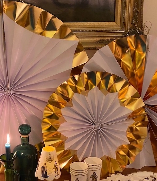 4 grandes Rosaces décoratives "A la Cour de Versailles"