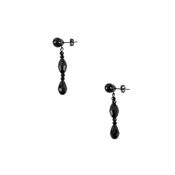 Boucles d'oreilles Jeune femme se poudrant