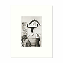 Reproduction sous Marie-Louise David Douglas Duncan - Sculpture Tête de taureau accrochée au mur du salon de l'atelier de La Californie, Cannes 1957