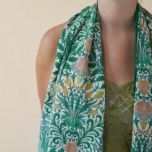 Foulard en soie Jardin William Morris - V&A