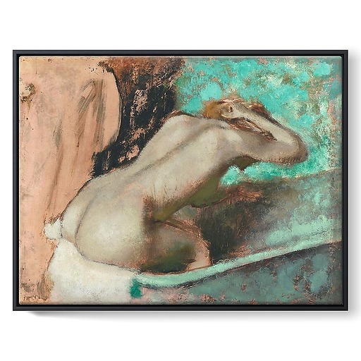 Femme assise sur le rebord d' une baignoire et s'épongeant le cou (toiles encadrées)