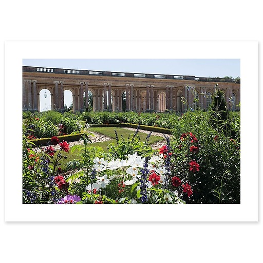 Vue extérieure du Grand Trianon : péristyle côté jardins, façade sur le Parterre haut (toiles sans cadre)