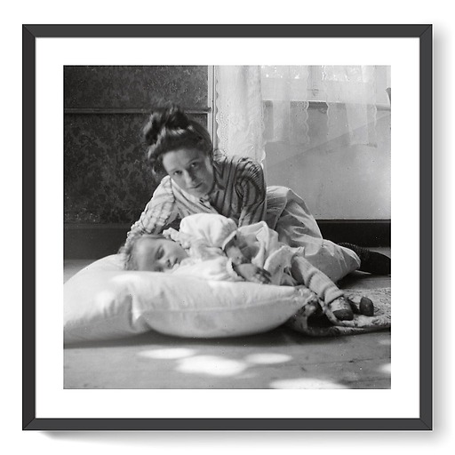 Anne-Marie endormie sur un oreiller avec Gabrielle (affiches d'art encadrées)