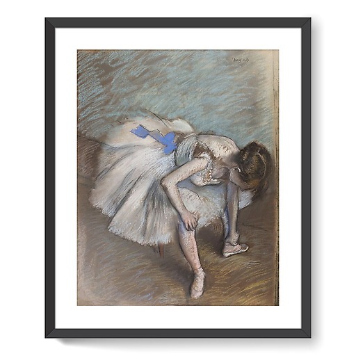 Danseuse assise se massant le pied (framed art prints)