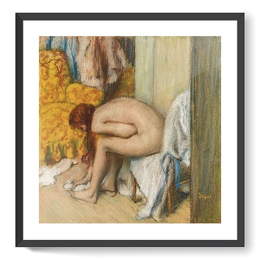 Femme à sa toilette s’essuyant le pied gauche (détail) (affiches d'art encadrées)