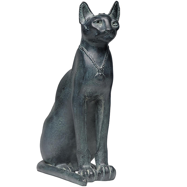 Chatte Bastet au collier