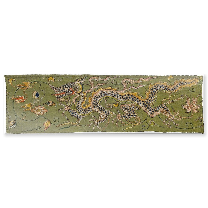 Fragment de tissu brodé (probablement d'un vêtement) (aluminium panels)