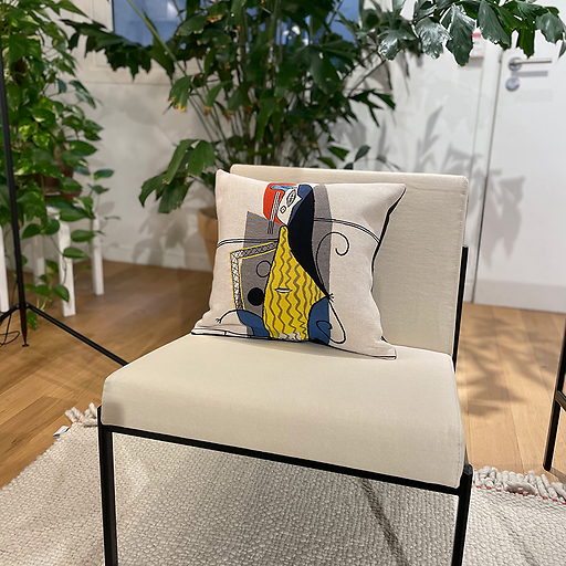 Housse de coussin Picasso Femme dans un fauteuil