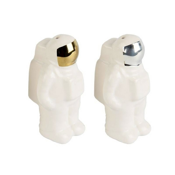 Salt and pepper shakers astronaut