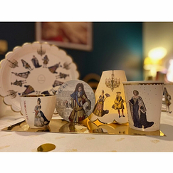 "A la Cour de Versailles" 8 Cardboard Plates