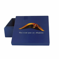 Blue lacquered wooden box - Ceci n'est pas un chapeau