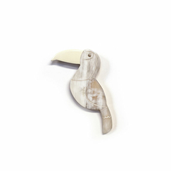 Toucan bird pin in blond African horn with lacquer - L'Indochineur