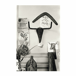 Reproduction sous Marie-Louise David Douglas Duncan - Sculpture Tête de taureau accrochée au mur du salon de l'atelier de La Californie, Cannes 1957