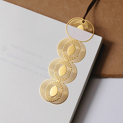 Metal bookmark / clip with ribbon - Golden circle - tout simplement,
