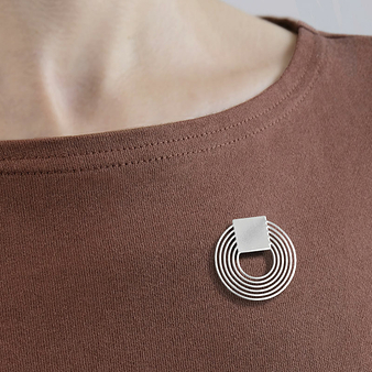 Magnetic brooch Silver circle - Tout simplement,