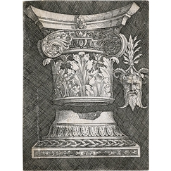 Base et chapiteau de colonne avec un ornement en forme de masque