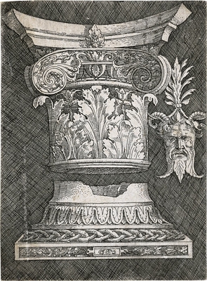 Base et chapiteau de colonne avec un ornement en forme de masque