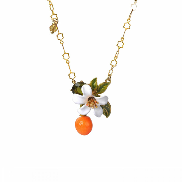 Collier pendentif Orange, fleur d'oranger et petites perles - Les Néréides