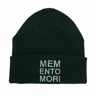 Bonnet Memento mori - Exposition Les Choses Musée du Louvre 2022
