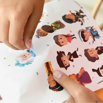 Discovery Poster + 46 stickers Famous Women - Poppik