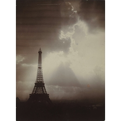 La Tour Eiffel dans le soleil couchant