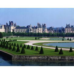 Fontainebleau, facades overlooking the large flowerbed