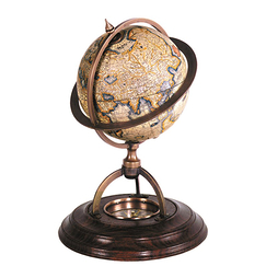 Globe Terrestre avec boussole séche sur socle